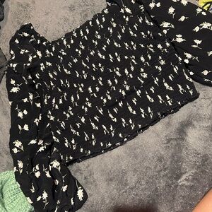 American Eagle Outfitters Black and White Floral Top